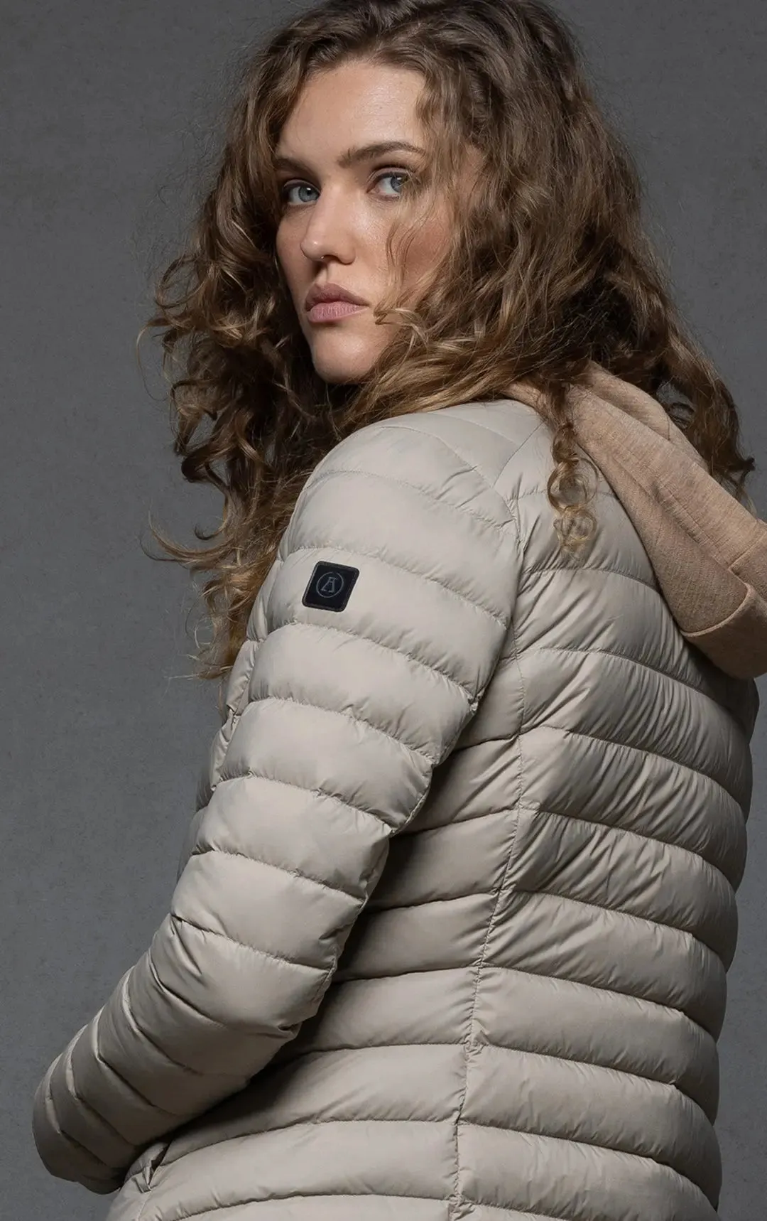 ESSENTIAL LIGHTWEIGHT DOWN JACKET