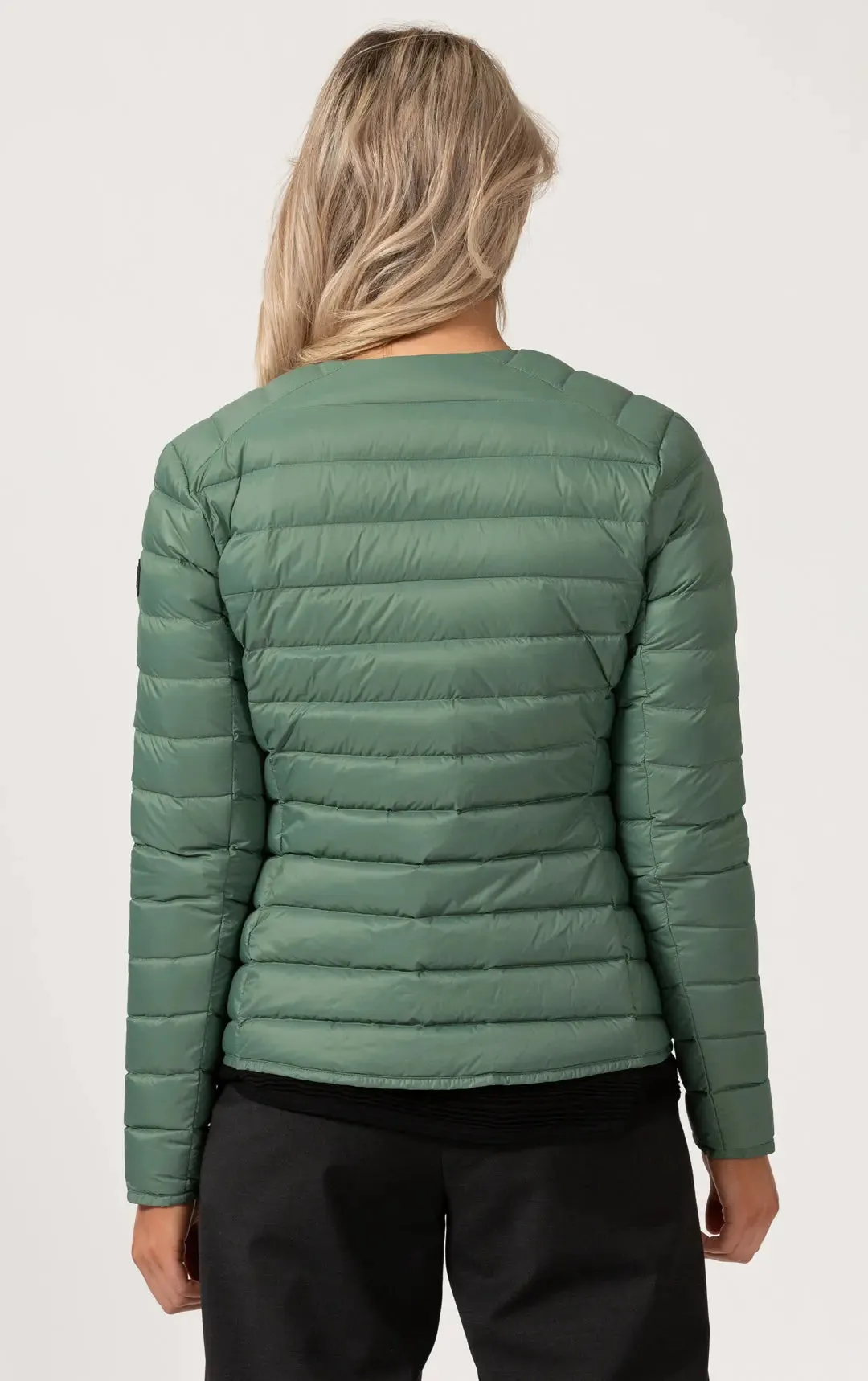 ESSENTIAL LIGHTWEIGHT DOWN JACKET