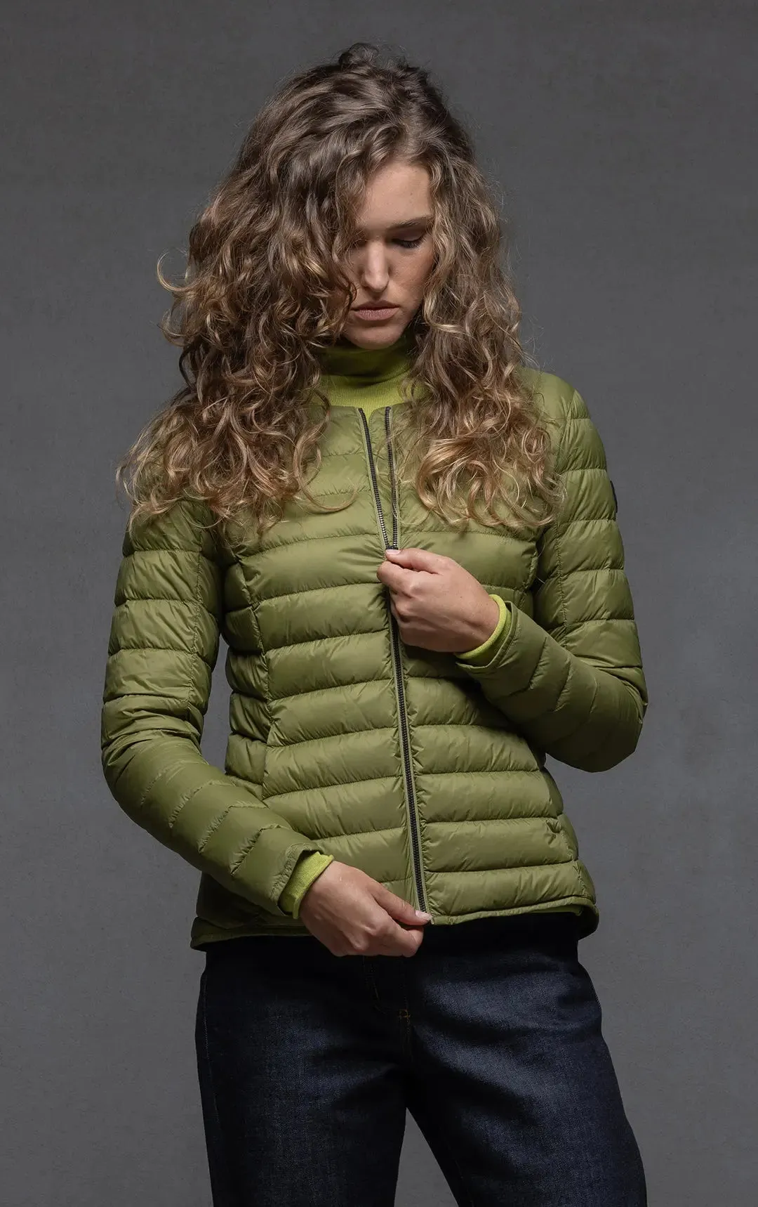 ESSENTIAL LIGHTWEIGHT DOWN JACKET