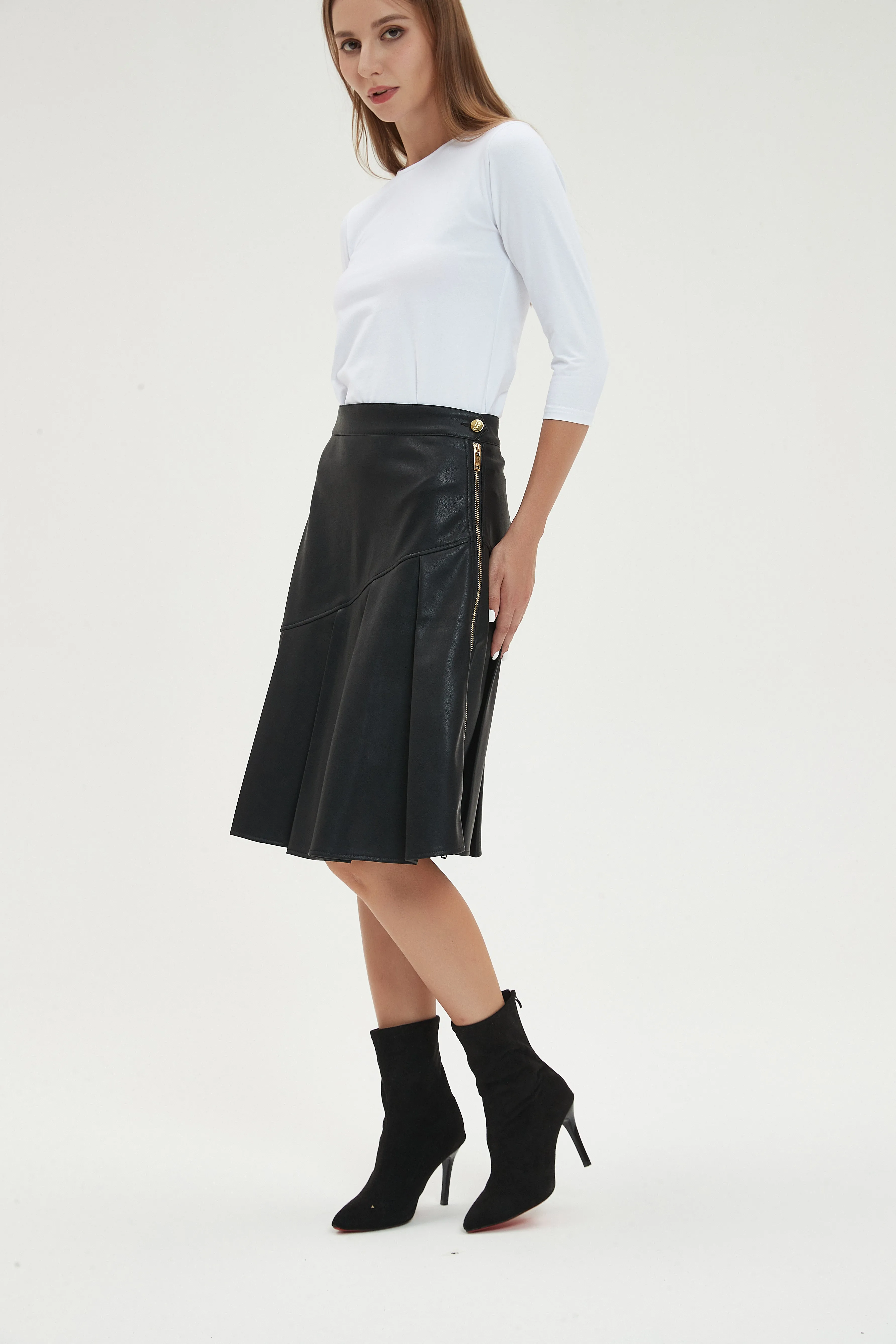 HALF PLEAT SKIRT byMM - BLACK LEATHER