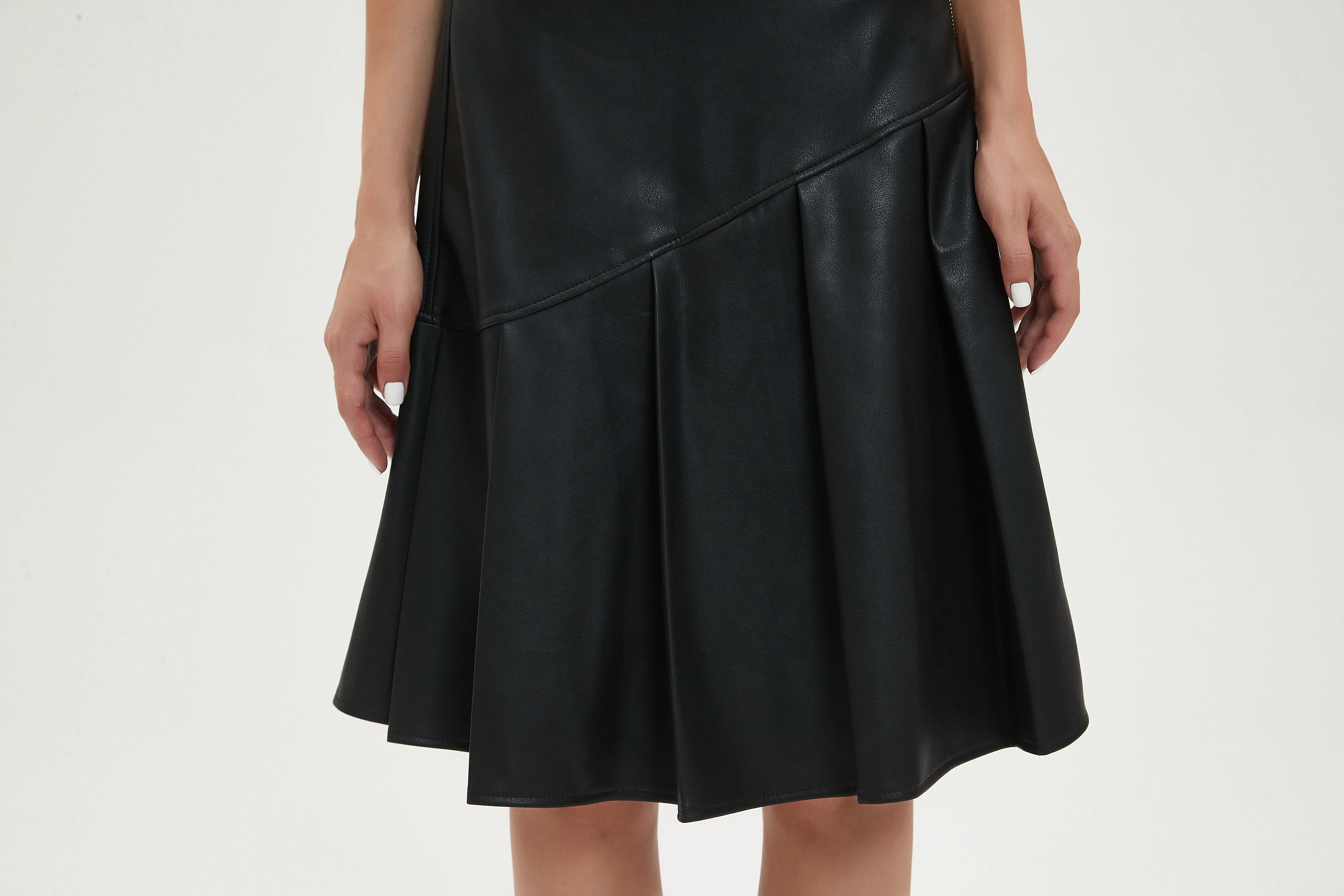 HALF PLEAT SKIRT byMM - BLACK LEATHER