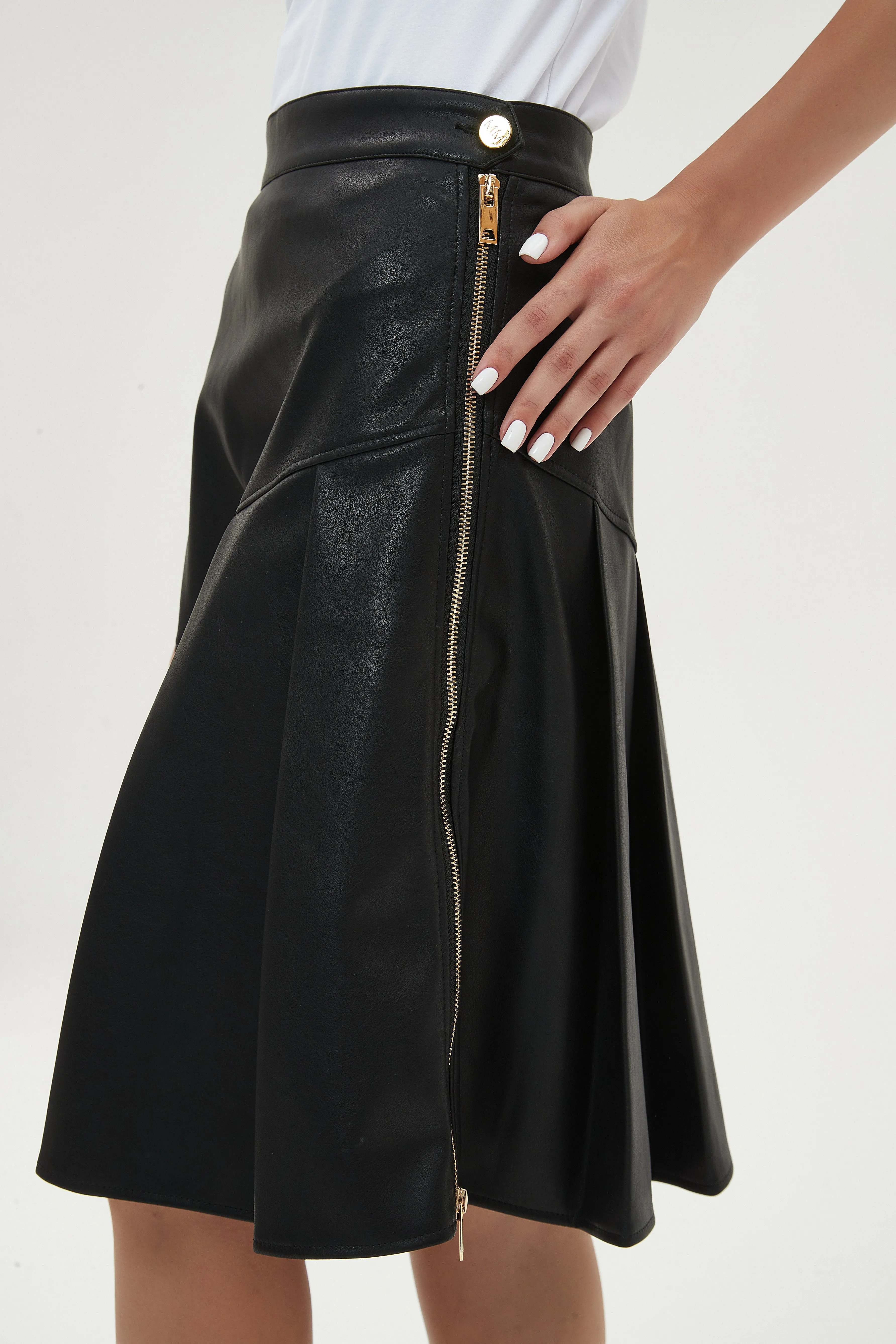 HALF PLEAT SKIRT byMM - BLACK LEATHER