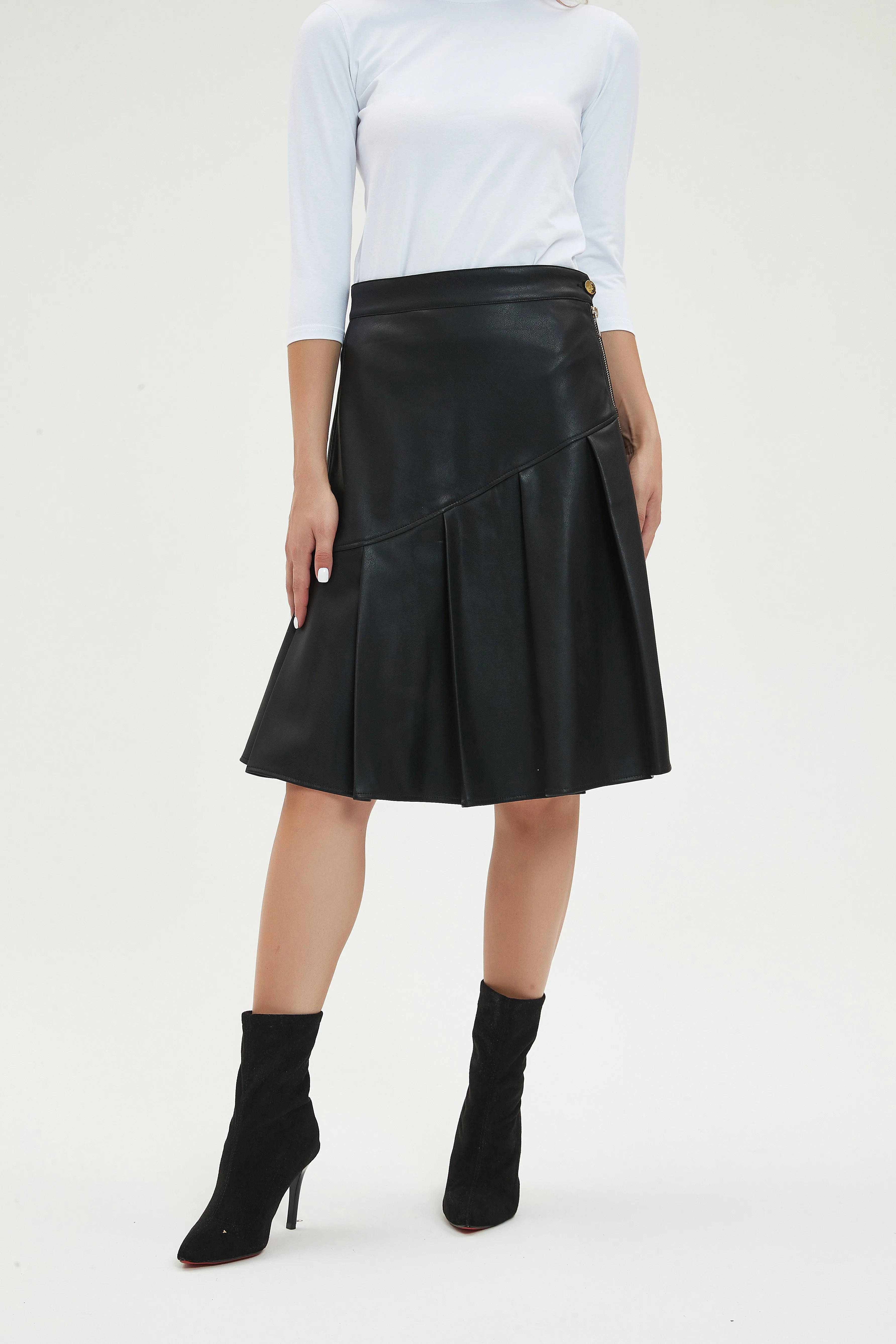 HALF PLEAT SKIRT byMM - BLACK LEATHER