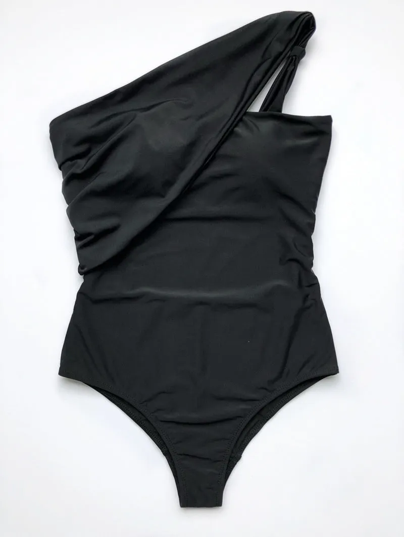 One-shoulder one-piece swimsuit